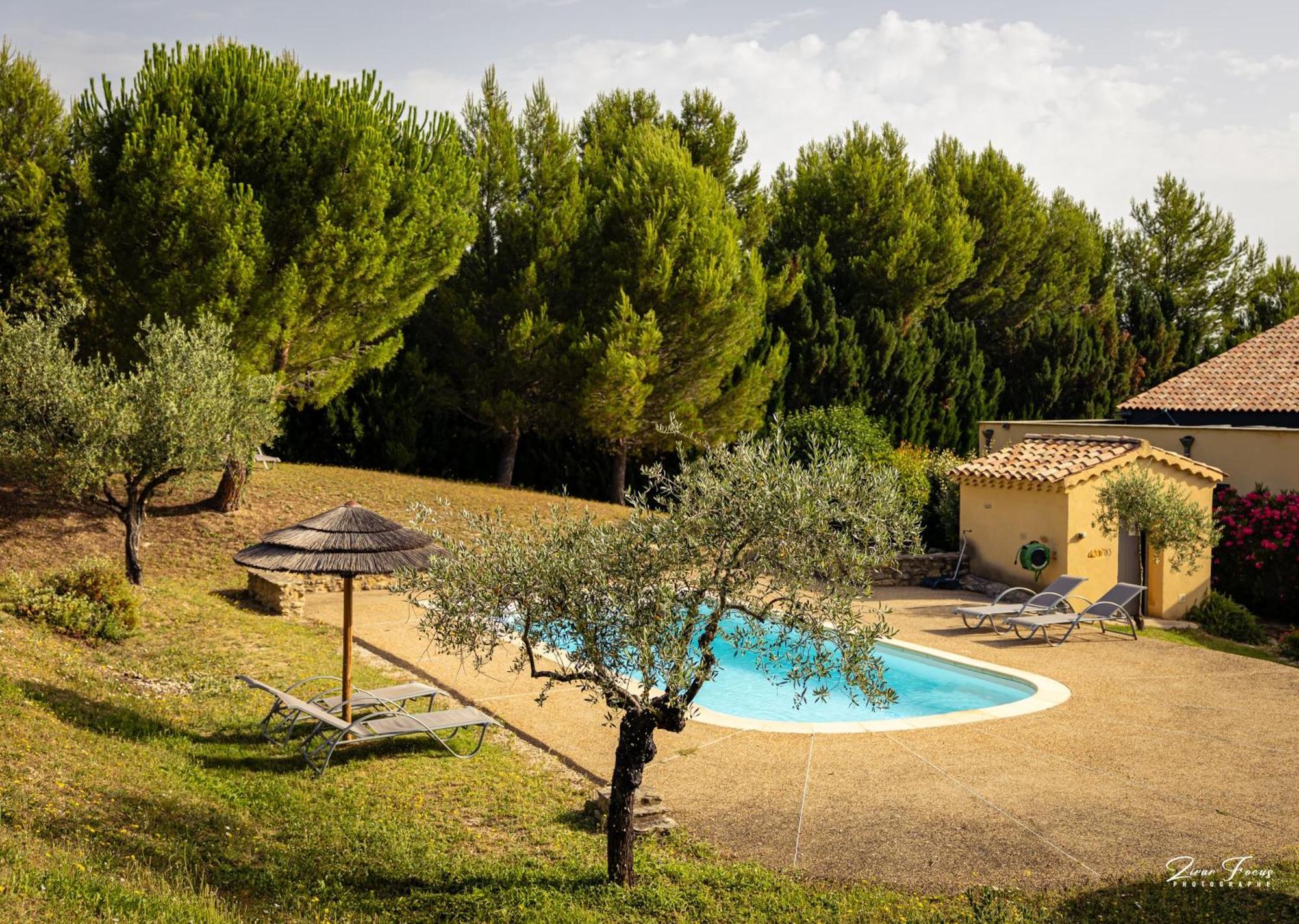 Clos Saint-Michel Resort & Spa Malaucène Exterior foto